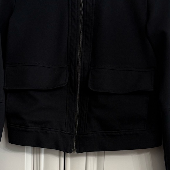 Lole Size XS Black Crew Neck Cropped Knit Bomber Jacket Zipper and Two Pockets - Picture 4 of 11